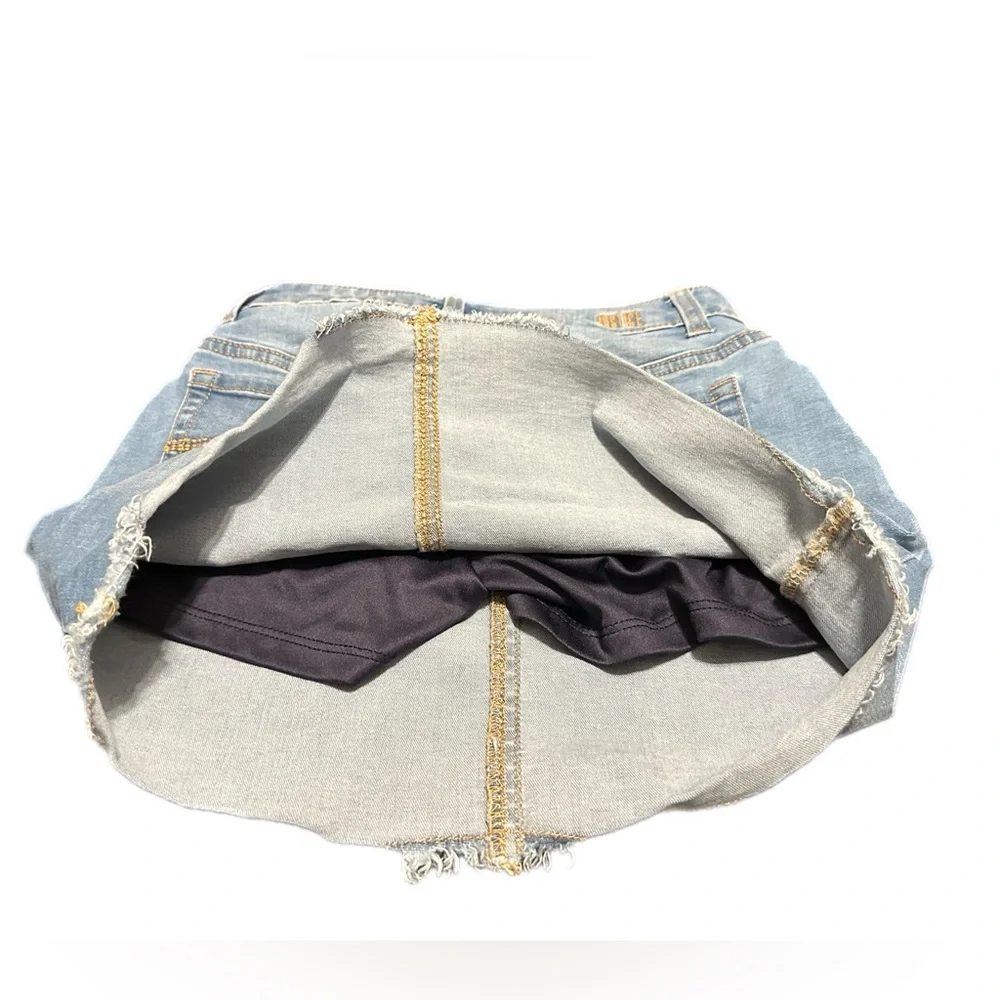 Justice Jean‎ Skort